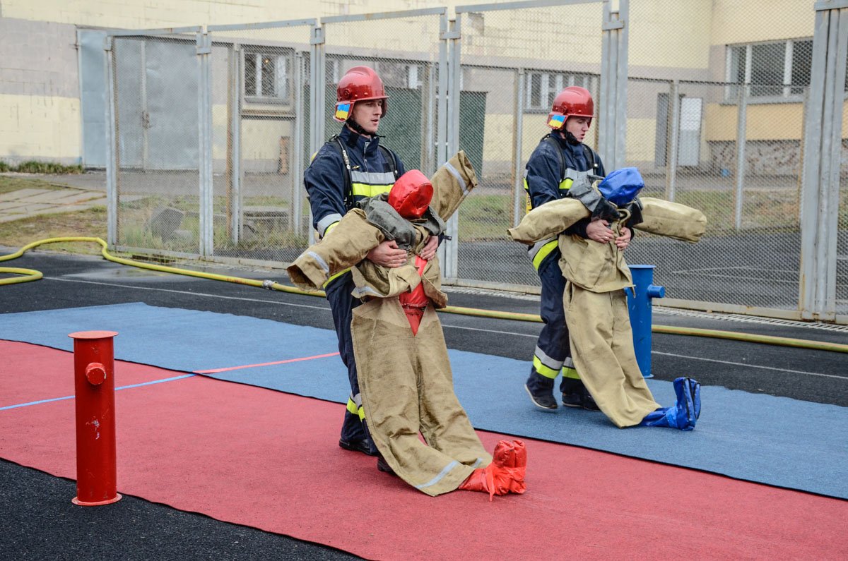 Соревнование по спасению пострадавших в огне