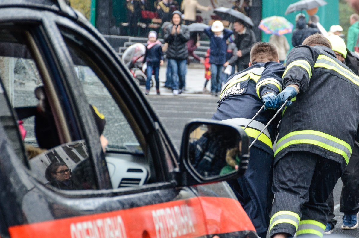 В Киеве малышей обучали тушить пожары и делать массаж сердца 30