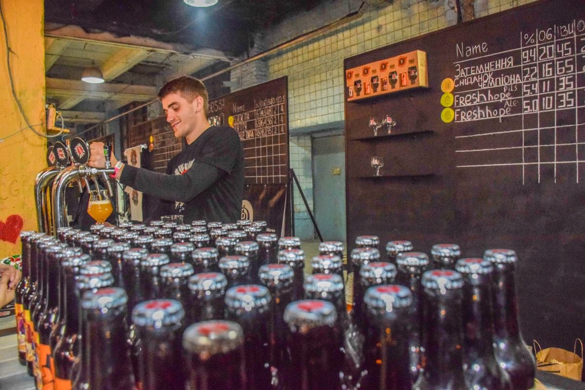 60 украинские и зарубежные пивоварни представили более 200 сортов крафтового пива