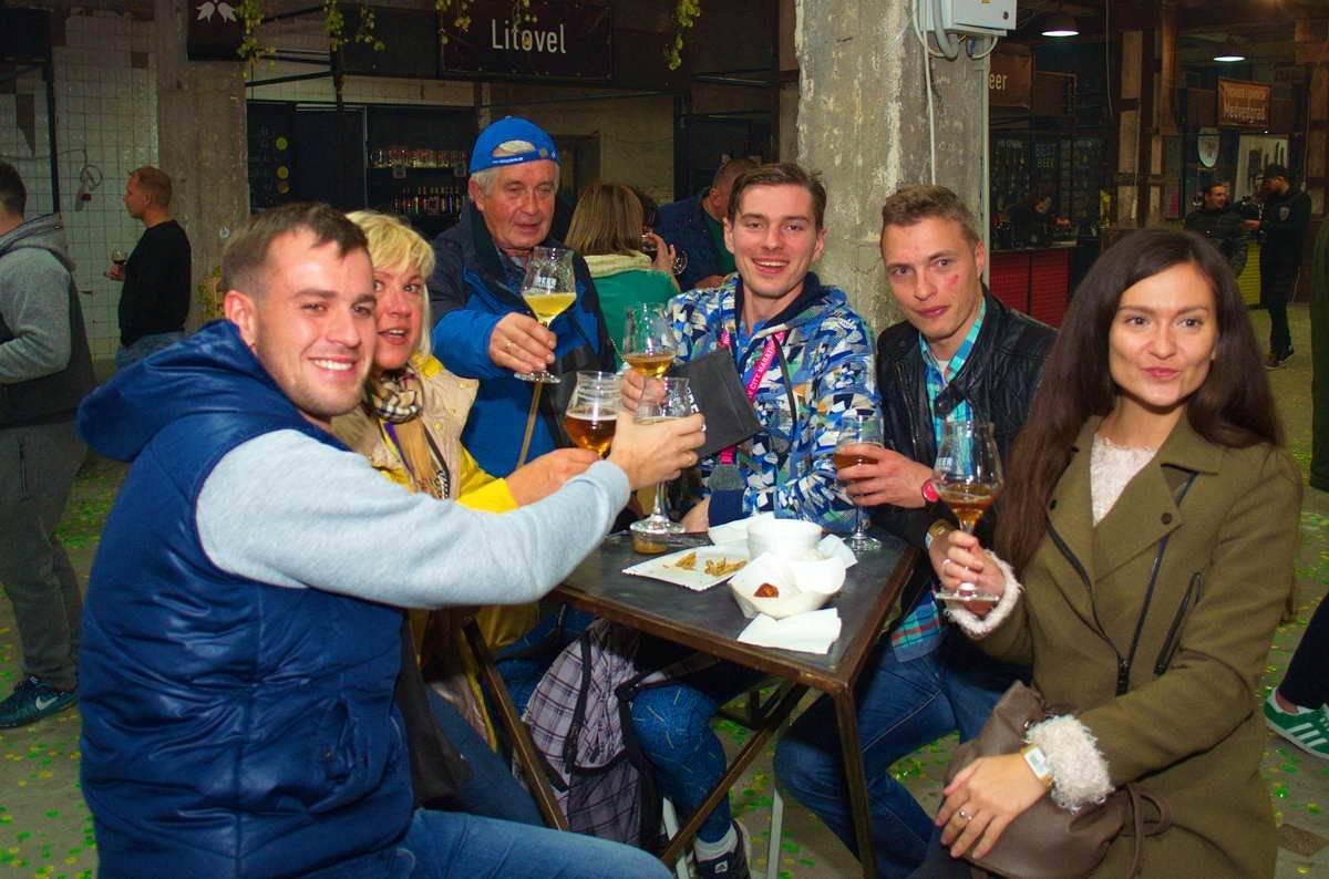 Веселое застолье