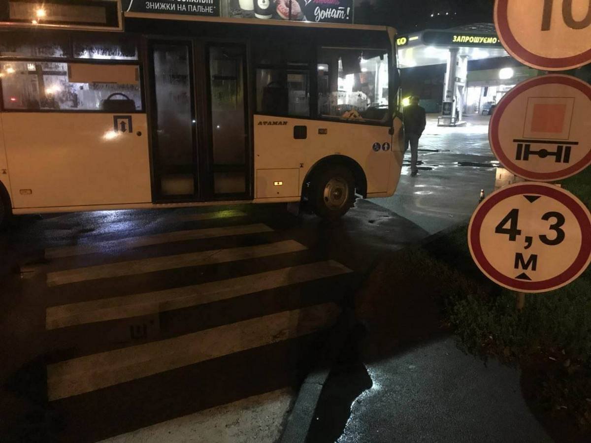 Автобус сбил прохожего на пешеходном переходе