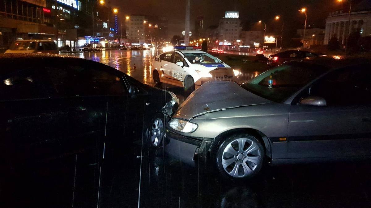 На проспекте Победе в аварии с участием двух Opel пострадал ребенок