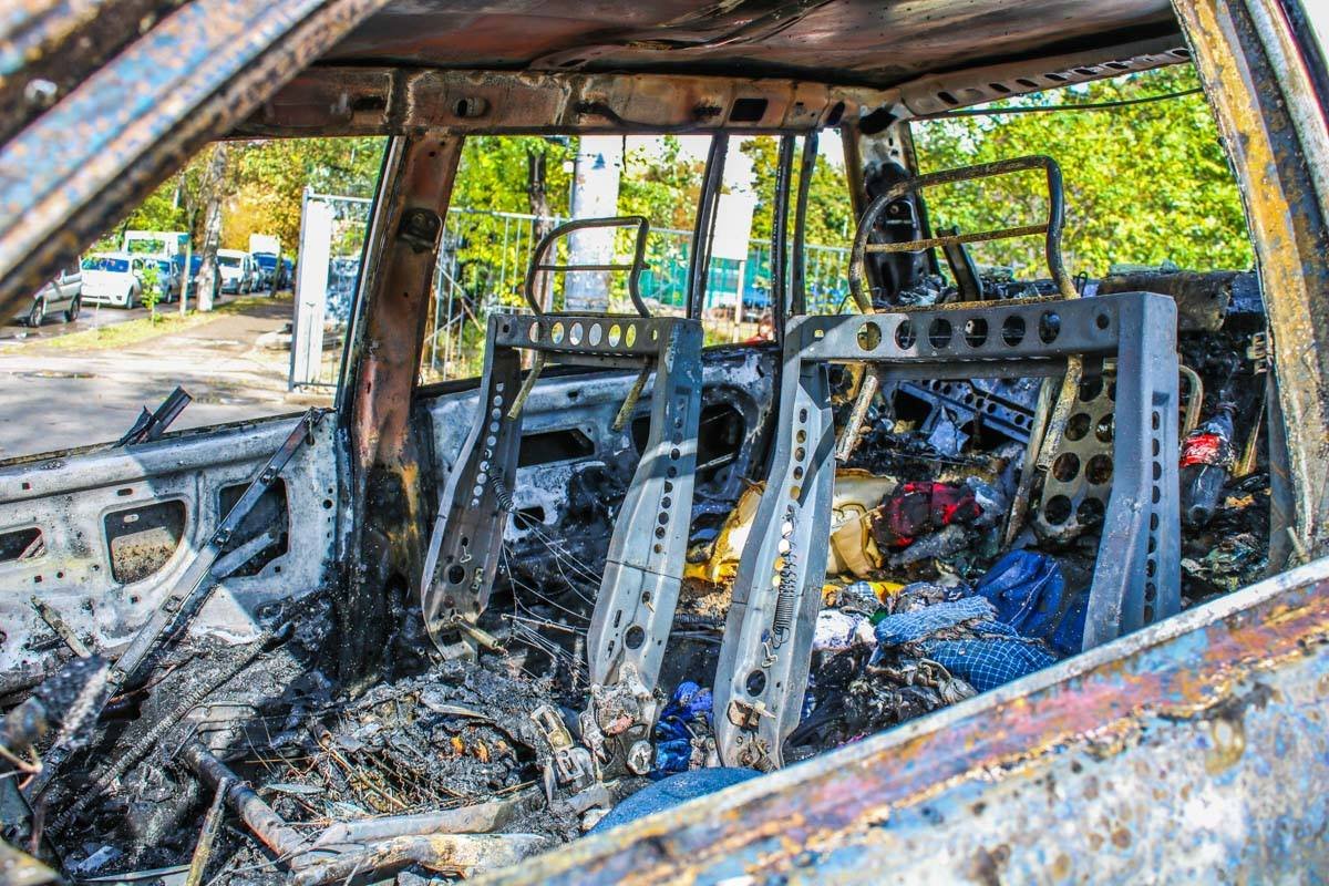 Авто полностью сгорело