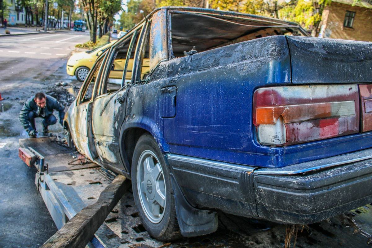 Машина была синего цвета