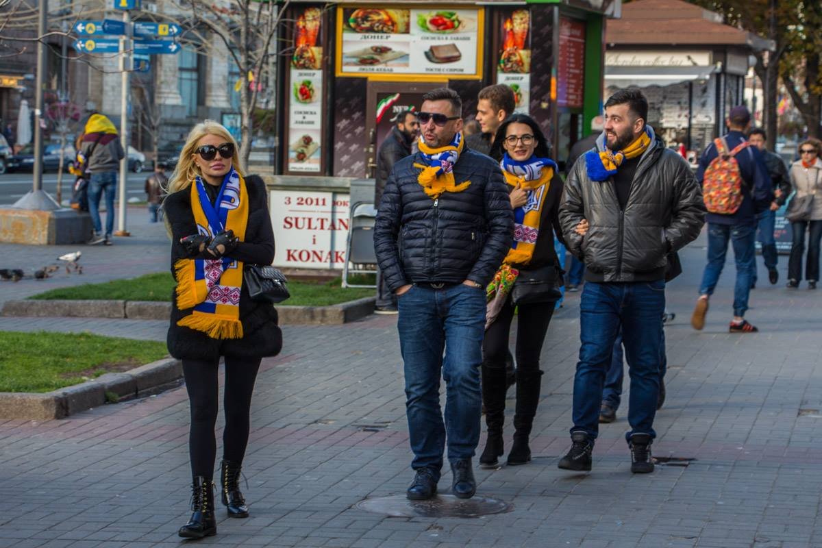 На улицах города болельщиков видно невооруженным глазом