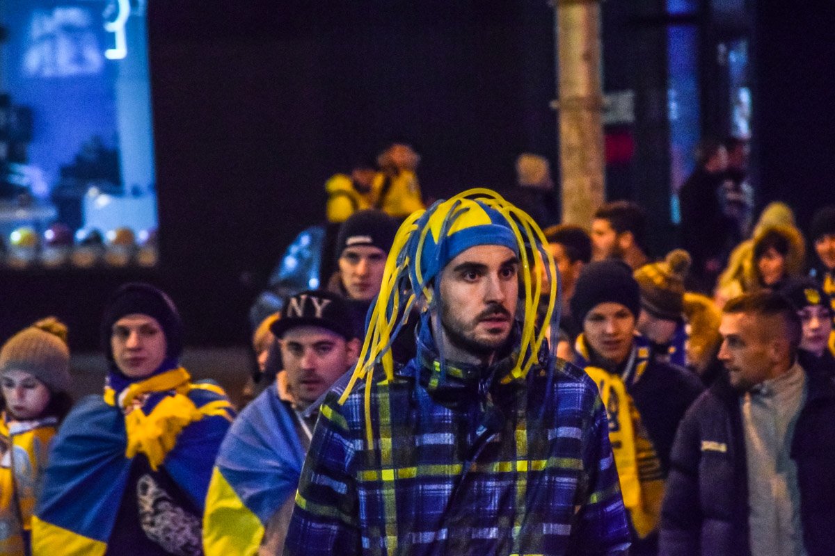 Поддержать команду приехали фанаты с разных городов Украины