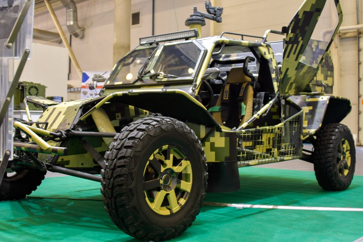 Над разработкой этой машины работало 10 человек