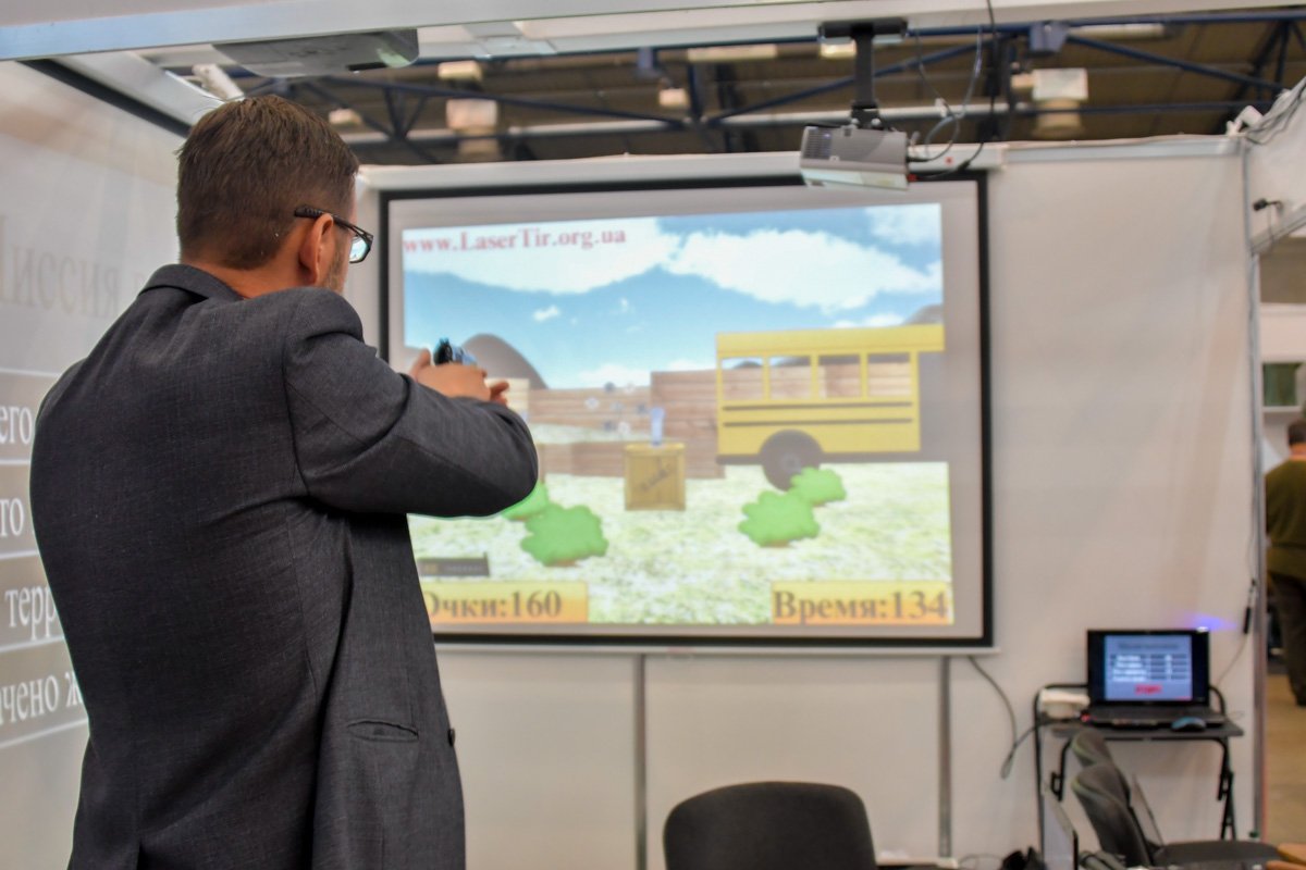 «Оружие и безопасность - 2017»: в Киеве открыли Международную выставку военной техники 9