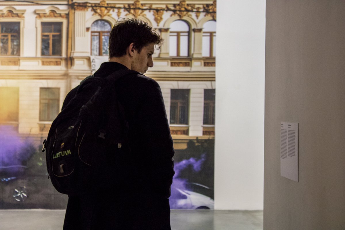 «Сегодня, так и не наступило»: в Киеве проходит фестиваль современного искусства 8