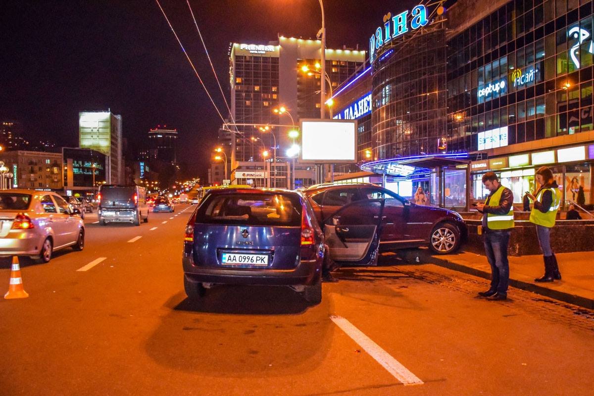 Infiniti стоял на территории запрещенной для парковки