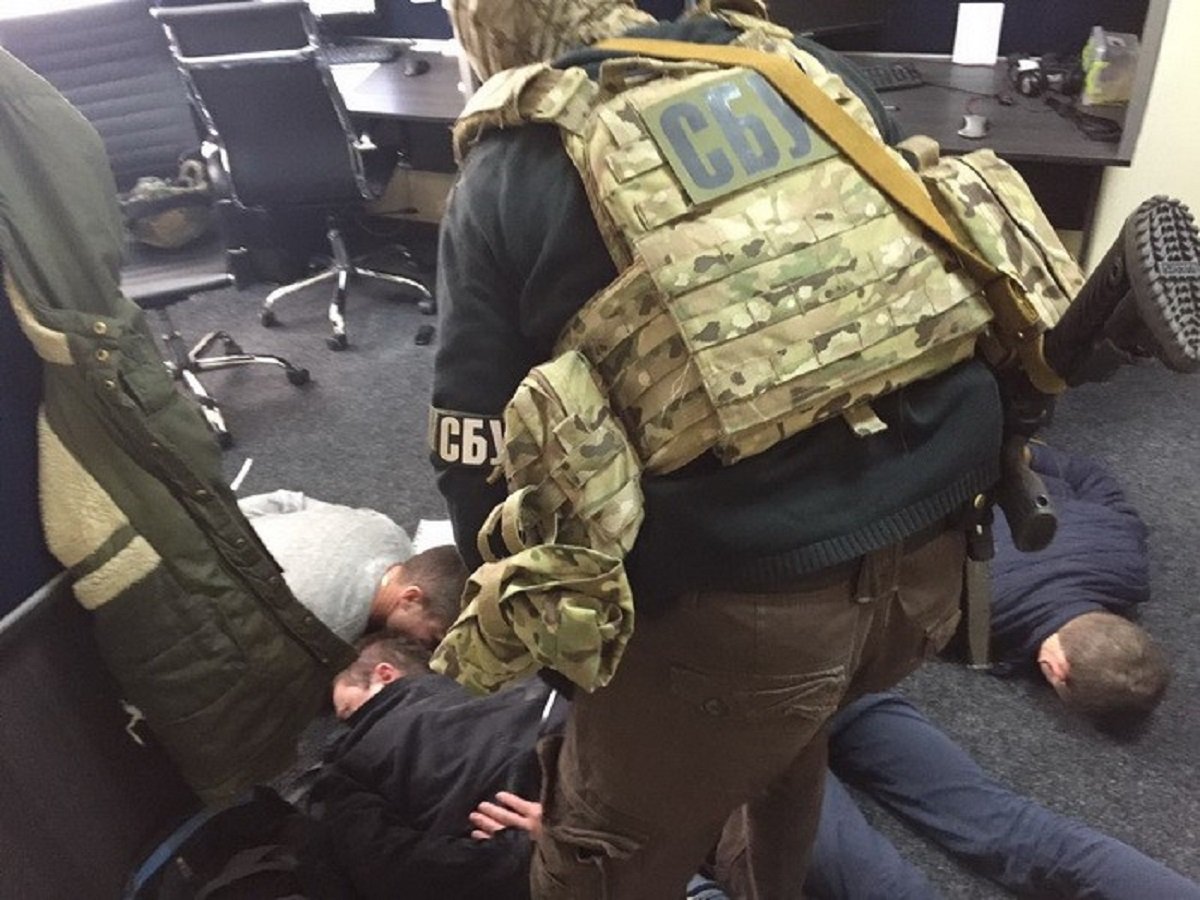 На месте работали Служба безопасности Украины и прокуратура Киева