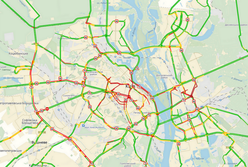 Улицы Киева заполонили пробки