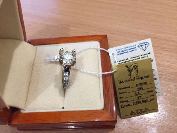 Кольцо с бриллиантом и братья Кличко из гранита:ТОП самых дорогих вещей, которые можно купить в Киеве 7