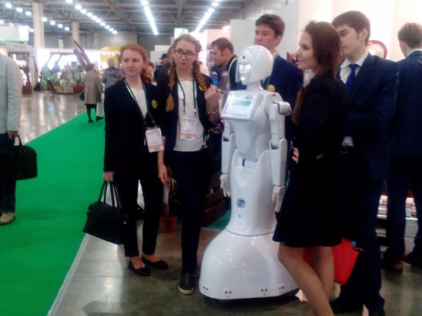 Кольцо с бриллиантом и братья Кличко из гранита:ТОП самых дорогих вещей, которые можно купить в Киеве 8