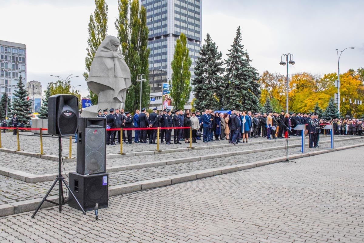 В Киеве служить украинскому народу дали клятву 800 курсантов 4