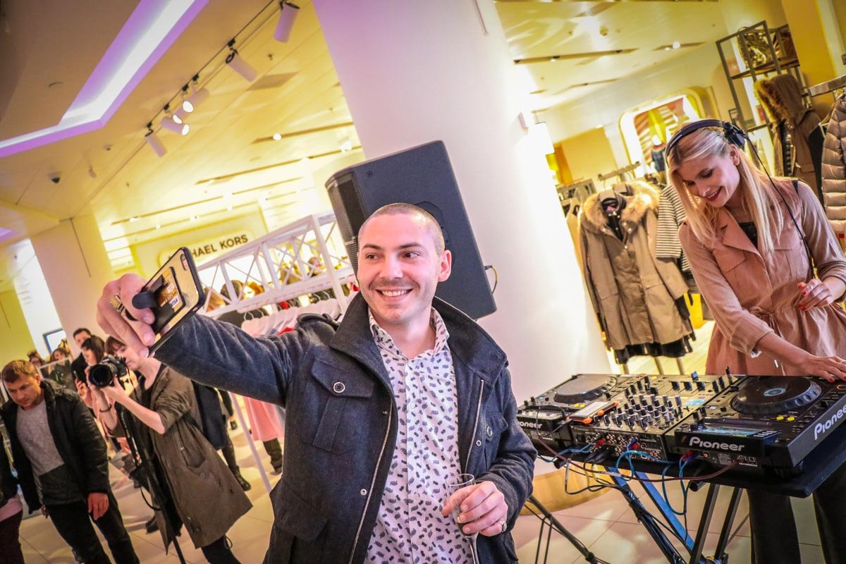 На фестивале была диджеем Даша Коломиец