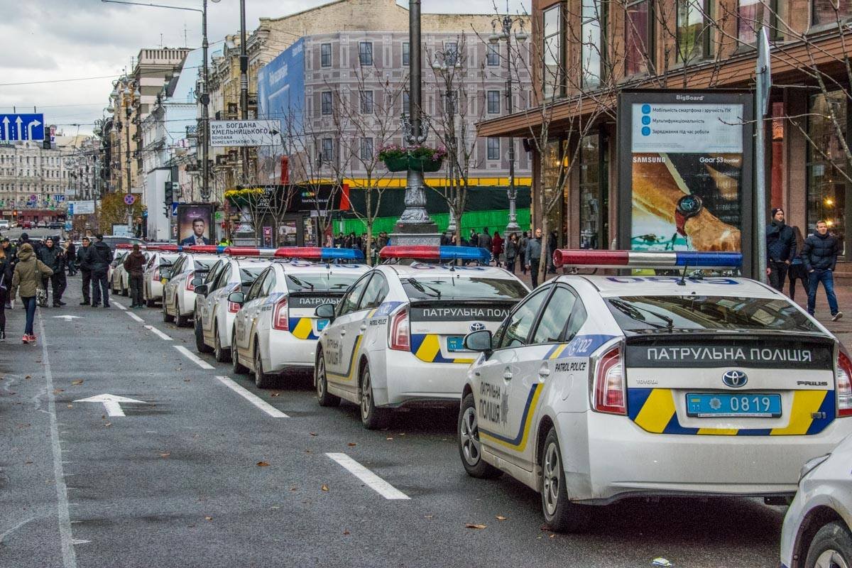 Полиция следит за порядком в городе во время празднований