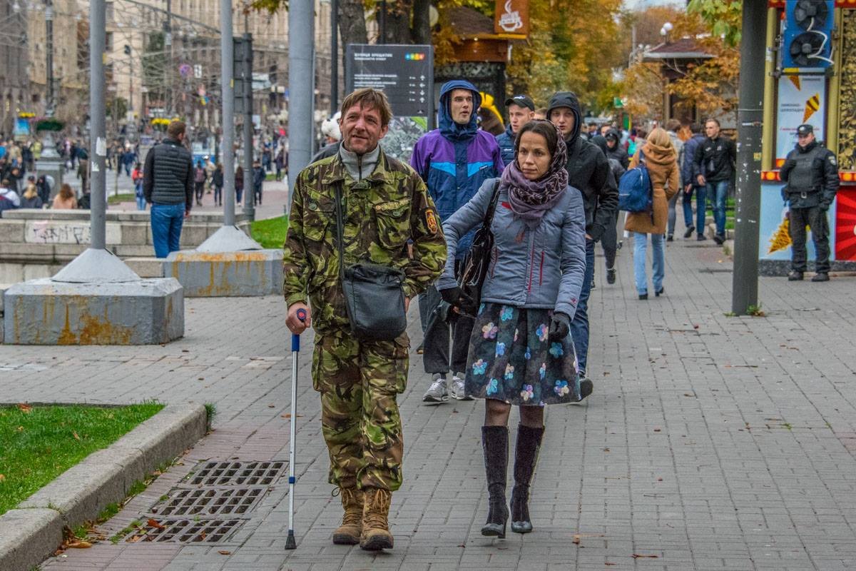 К мероприятию присоединяются прохожие на Крещатике