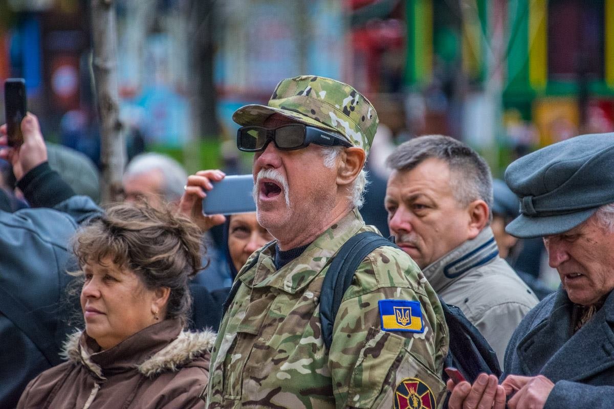 Военные пришли послушать песни в исполнении украинских бойцов