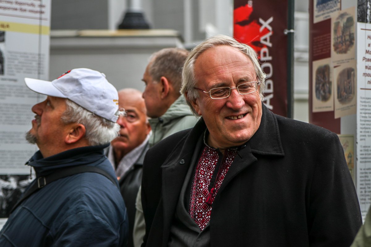 На празднование горожане надевают вышиванки