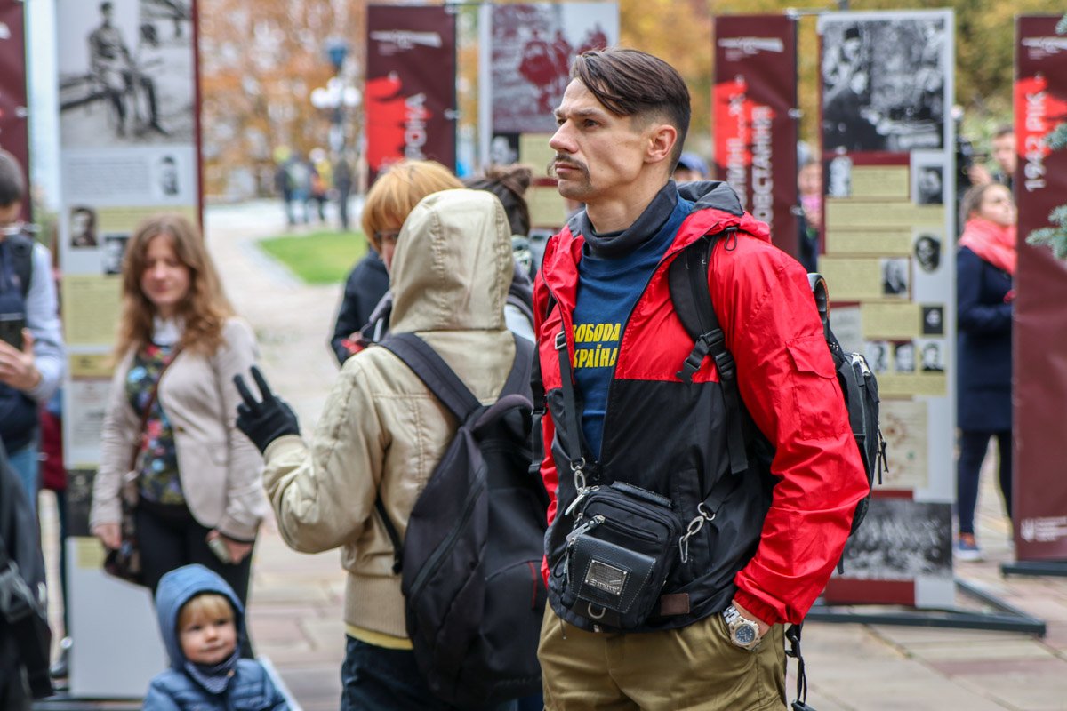 Украинский казак на выставке