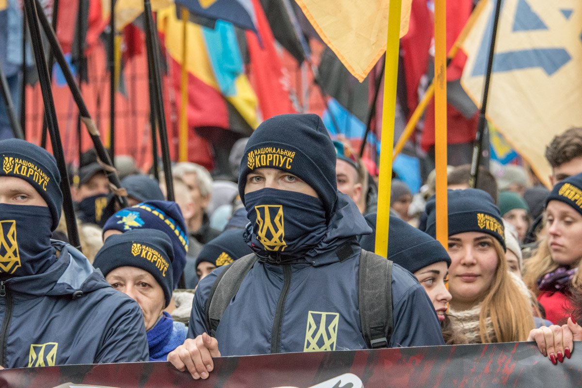 Представители нацкорпуса несли националистические плакаты