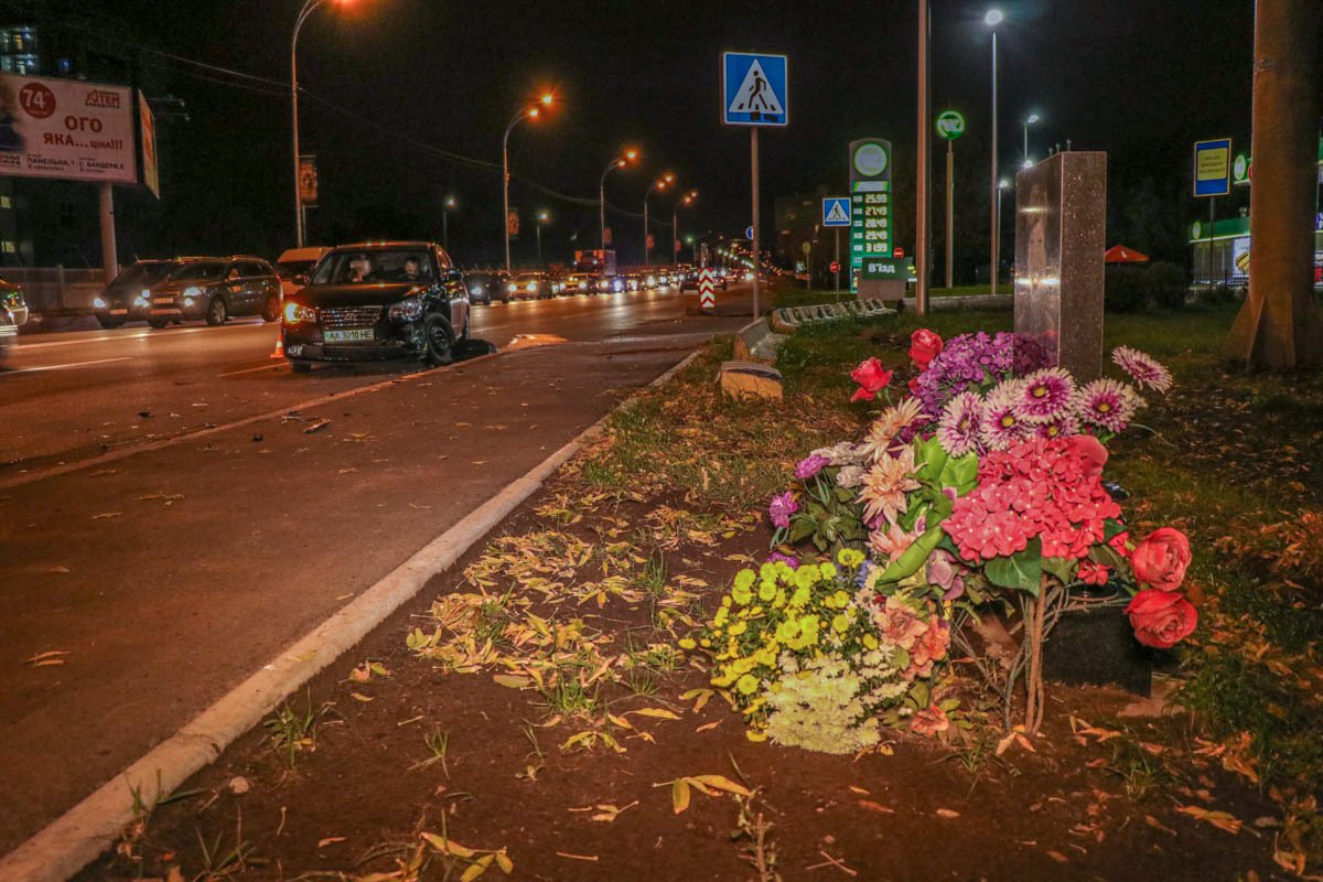 Автомобили столкнулись прямо возле того места, где уже случилось трагическое ДТП