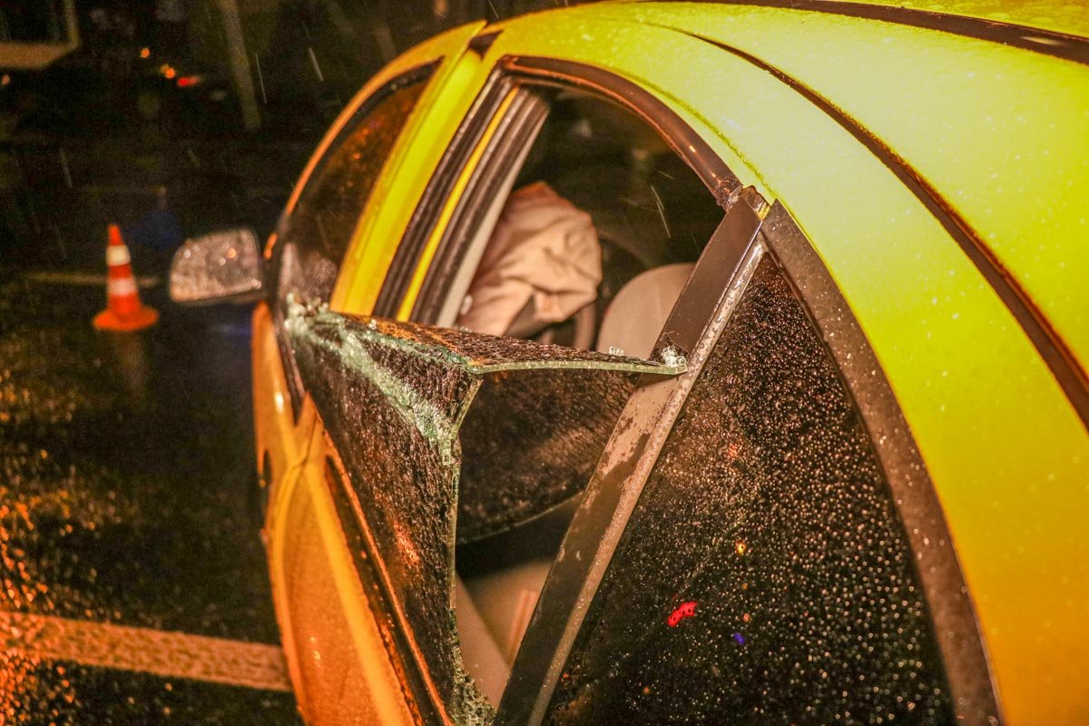 У BAW разбито стекло