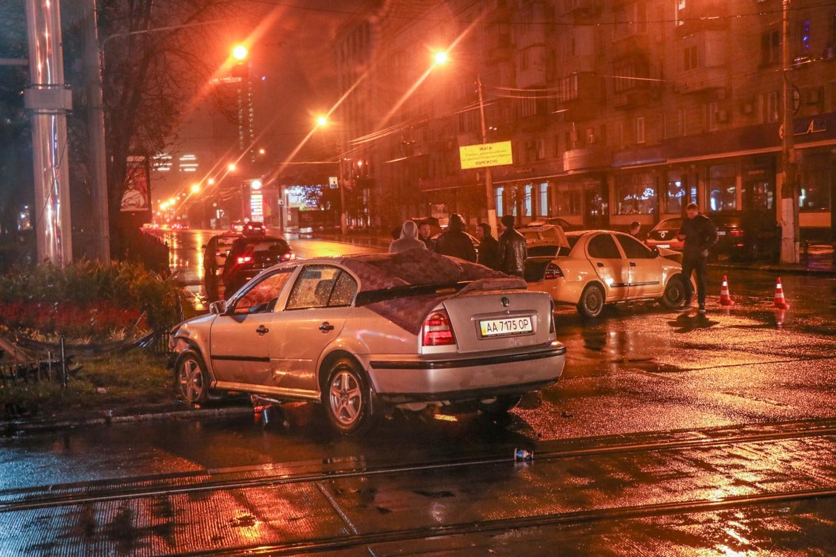 Движение на этом участке дороги затруднено