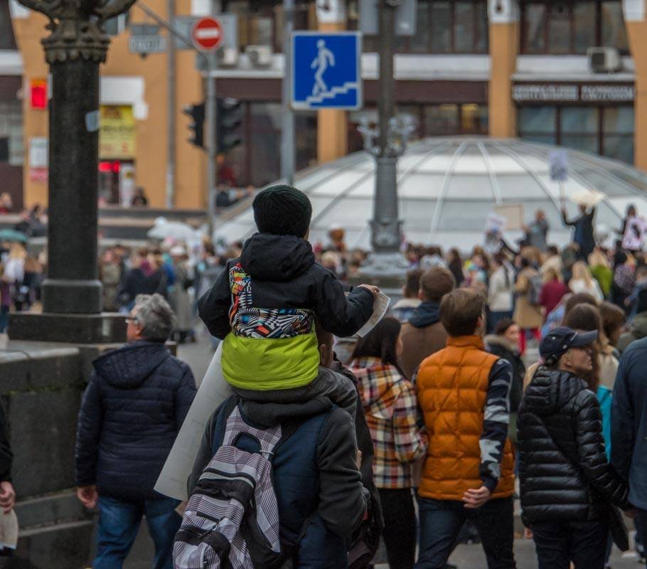 После митинга в парке Шевченка зоозащитники прошли маршем по Крещатику