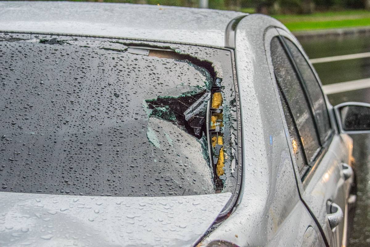 «Зад» Mercedes тоже повредило. К счастью, в машине никто не пострадал