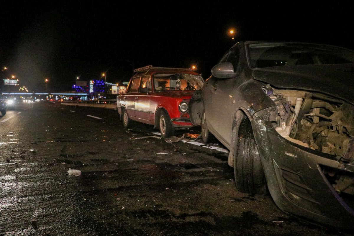 Третьим Mazda догнал Жигули