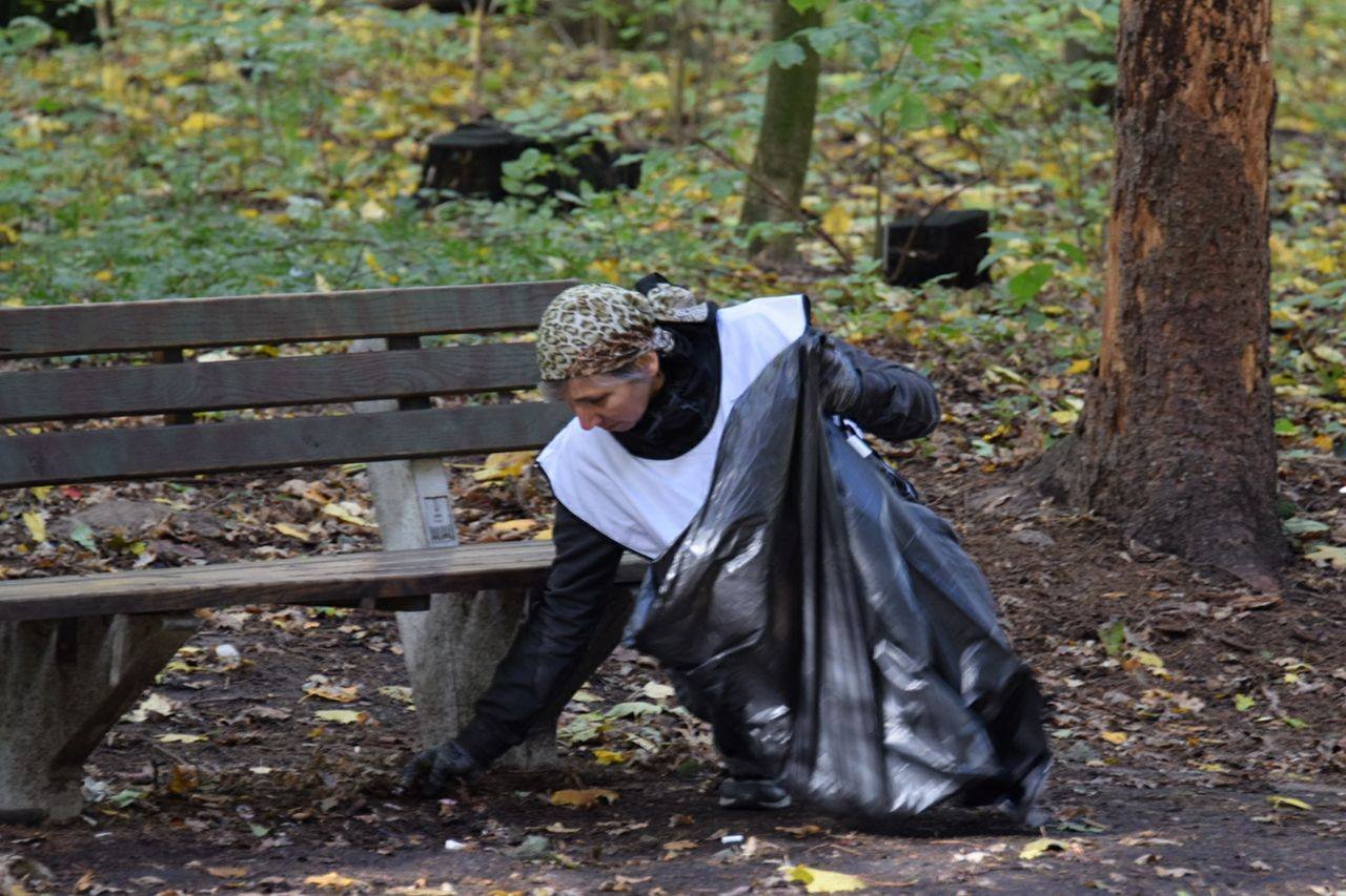 Собирали мусор даже пожилые