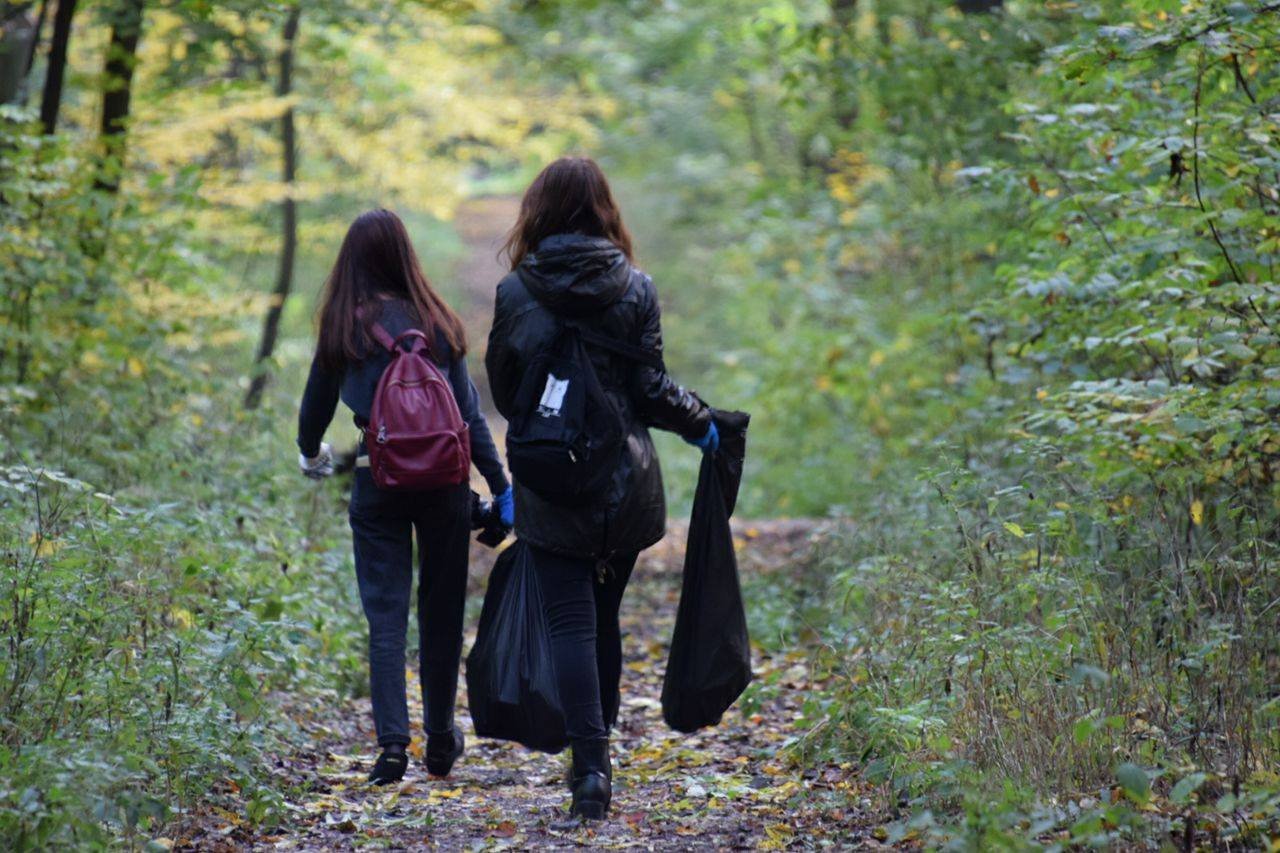 Собирать мусор приходили с друзьями