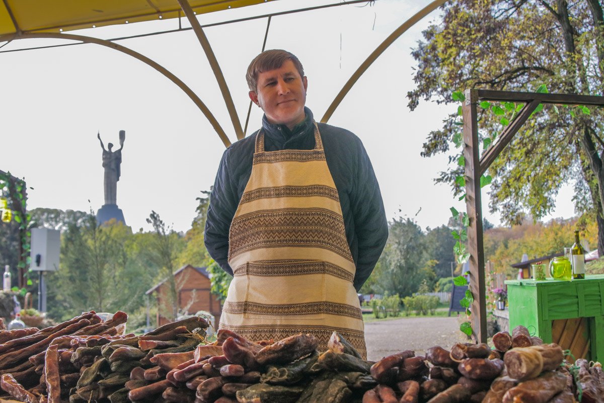 Выбор сыровяленного мяса на фестивале был впечатляющий