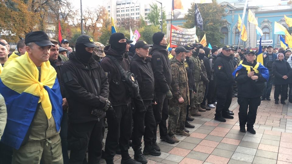 Людей в балаклавах готовят к штурму!