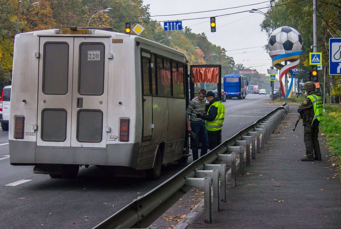 Тщательно проверяют автобусы и маршрутки