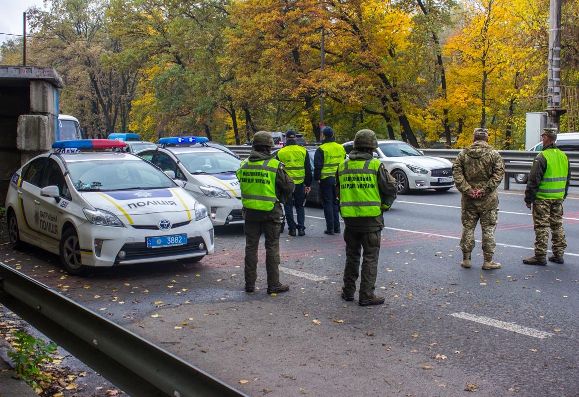 Проверкой автомобилей занимается полиция и Нацгвардия