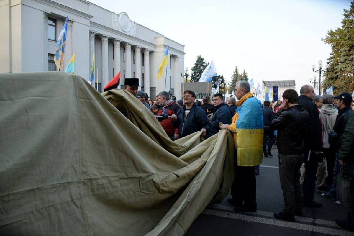 Одна из первых палаток