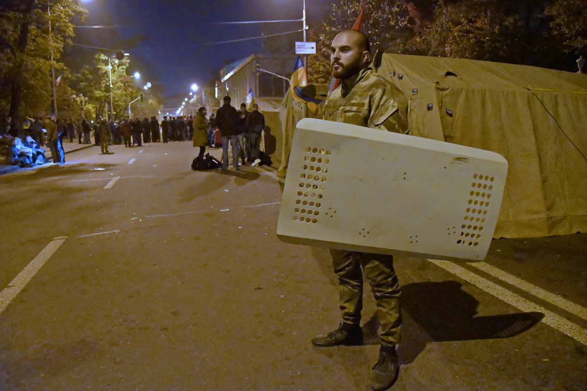 Митингующие возле Верховной Рады готовы стоять до конца