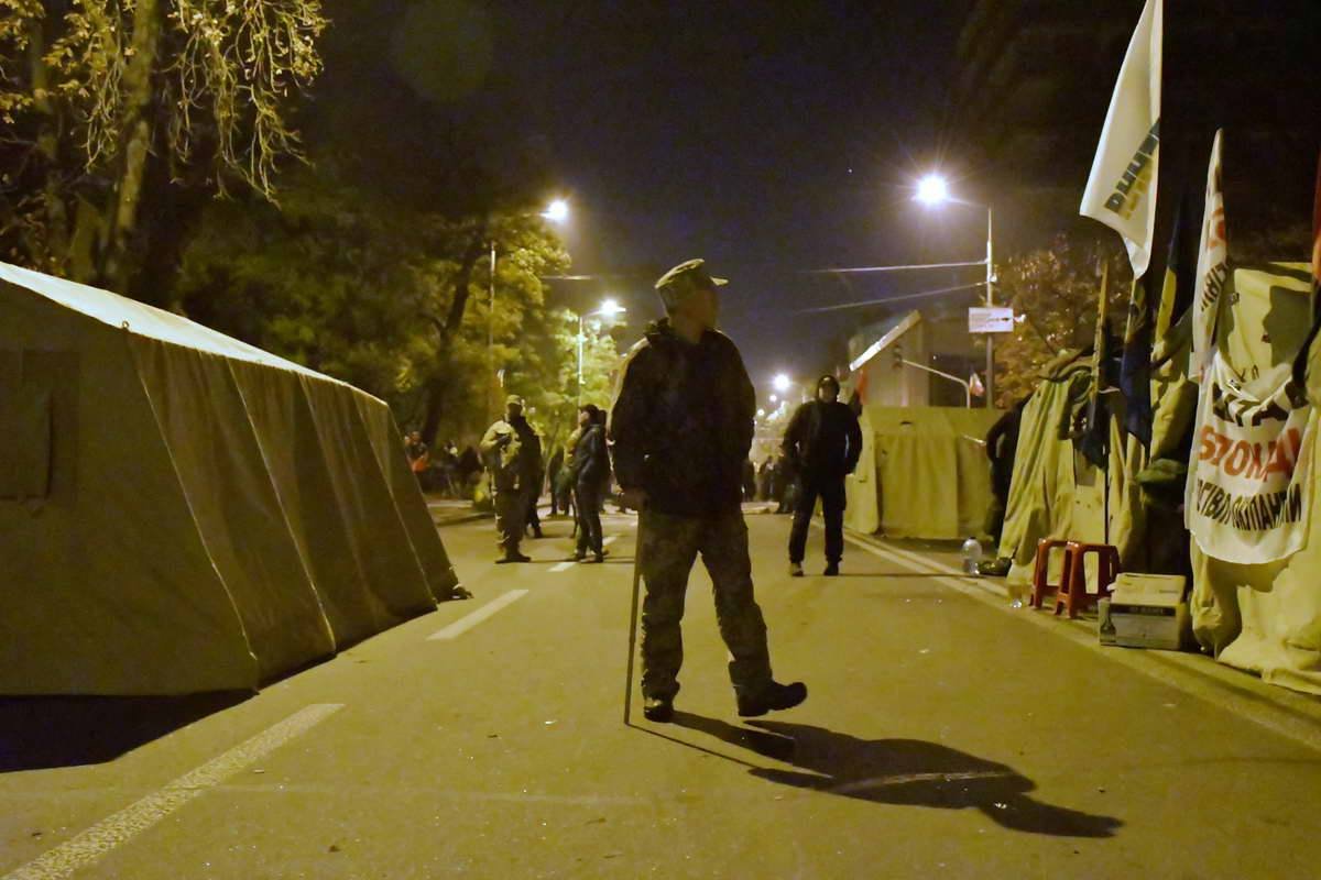 Здесь установили около 30 палаток