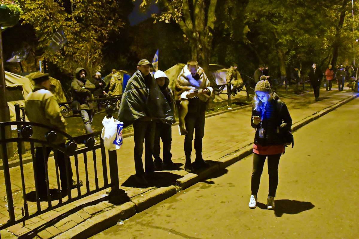 Некоторые кутаются в спальники