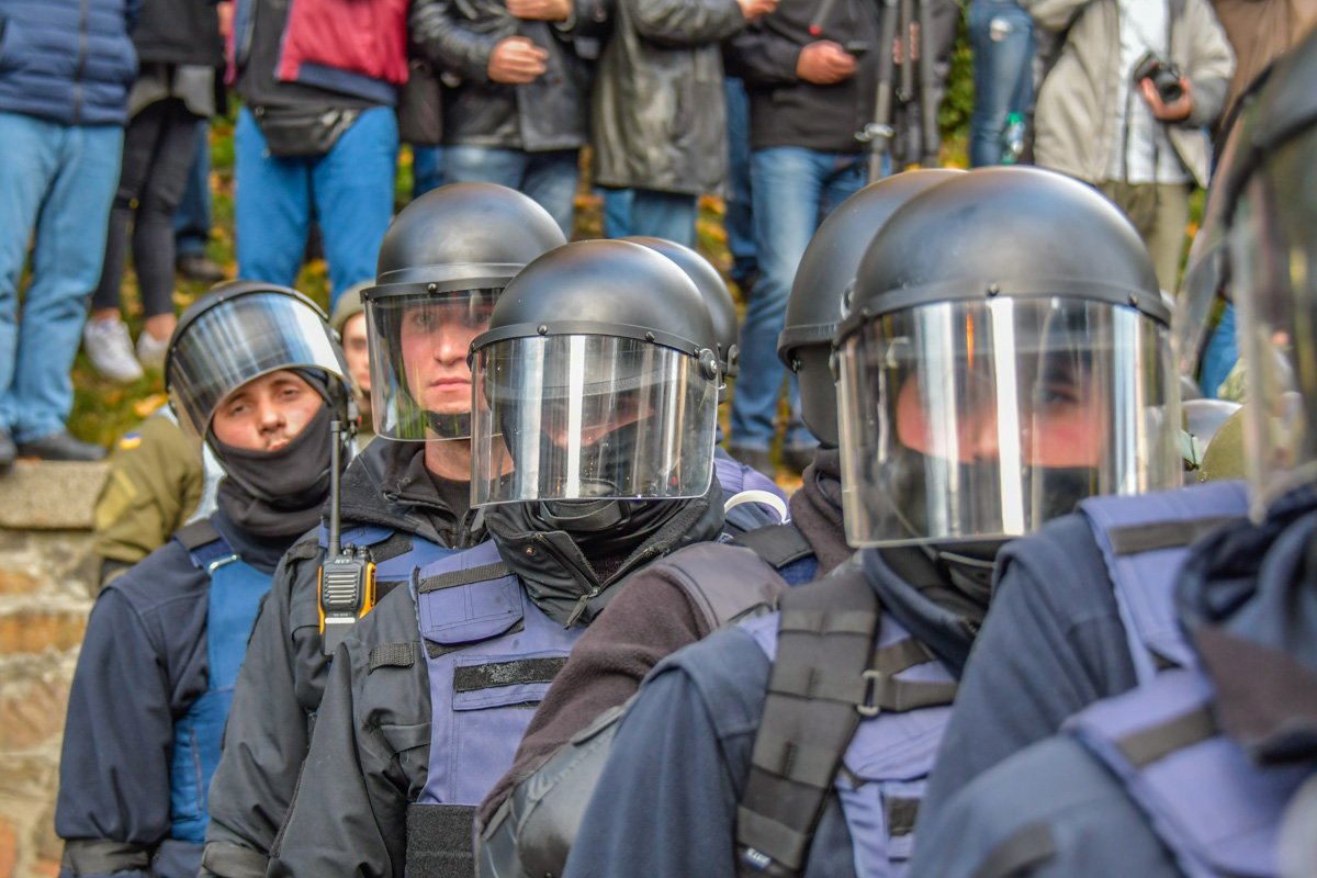 Между митингующими и полицейскими произошла драка