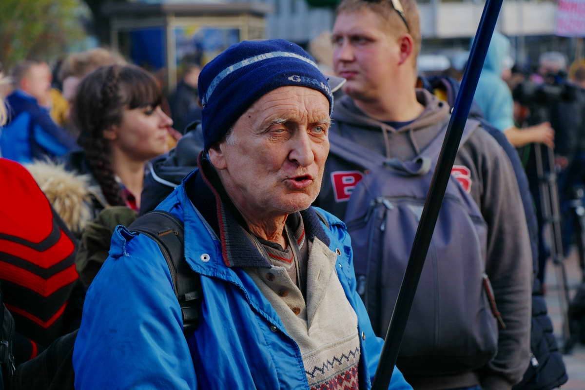 Под Раду пришли даже пенсионеры