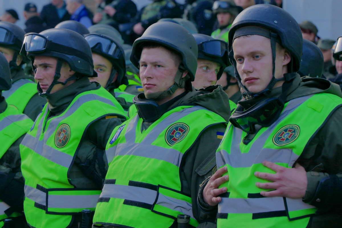 Весь день перед Радой дежурили нацгвардейцы