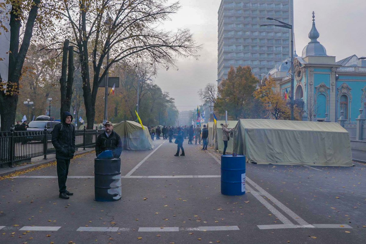 Вход в палаточный городок