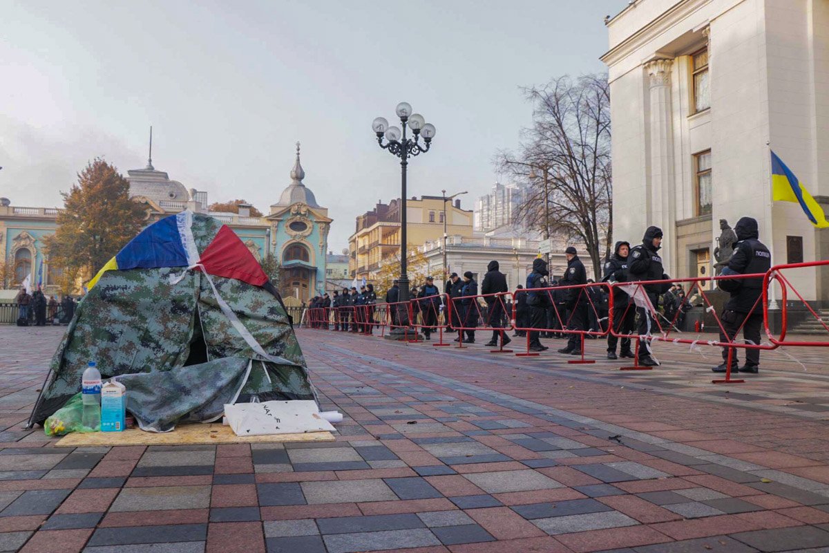 Палатку поставили прямо у стен Верховной Рады