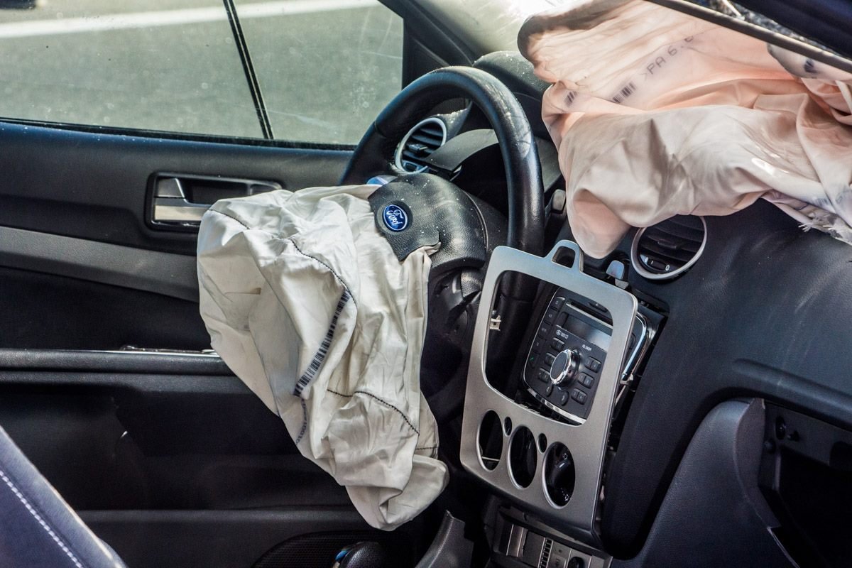 Водитель Ford не пострадал, сработали подушки безопасности