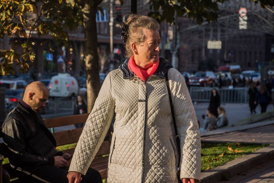 Женщина решила оставаться в куртке