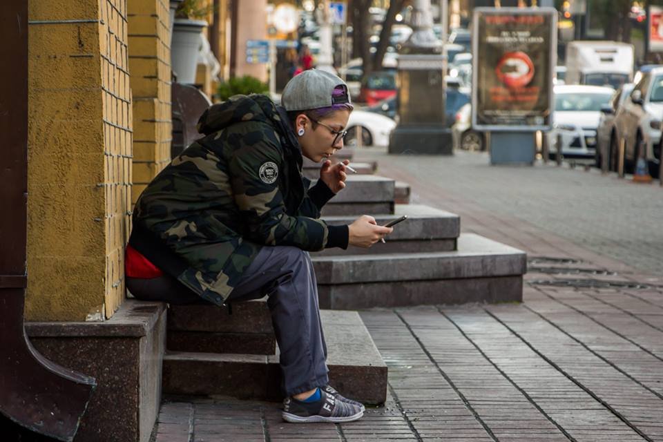 Девушке видимо не очень тепло